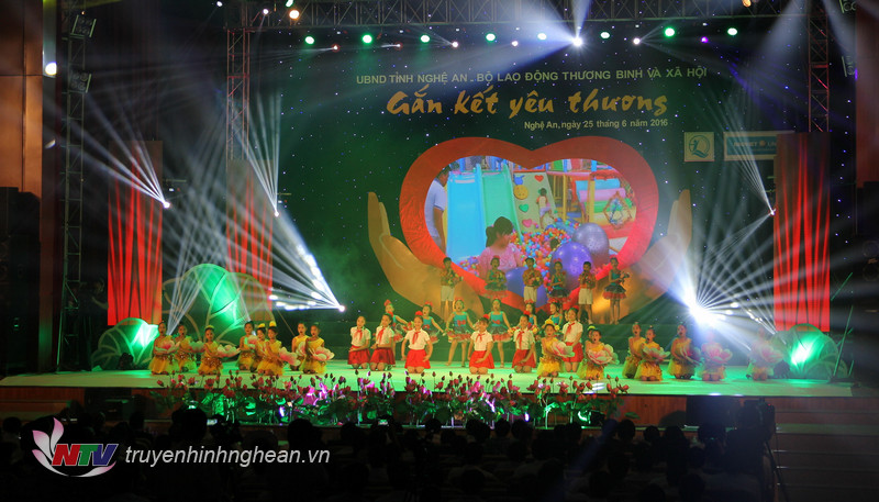 ລາຍການ“ເຊື່ອມຕໍ່ຄວາມຮັກແພງດ້ວຍຄວາມເບີກບານມ່ວນຊື່ນໄປໂຮງຮຽນ”